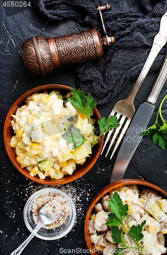 Image of salad with corn and chicken