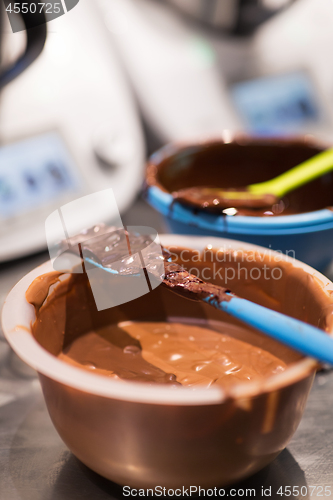 Image of chocolate cream in bowl at confectionery shop