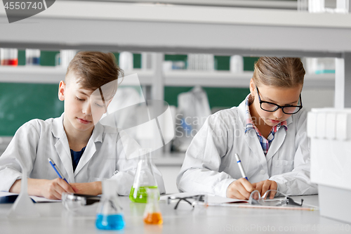 Image of kids studying chemistry at school laboratory