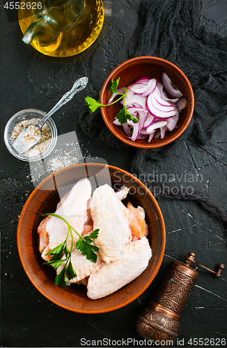 Image of raw chicken wings