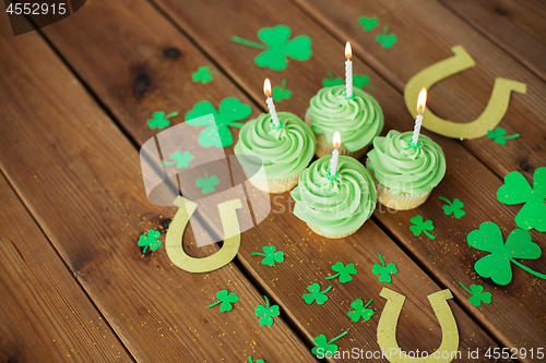 Image of green cupcakes, horseshoes and shamrock