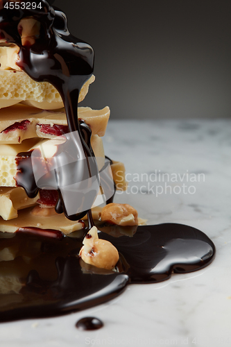 Image of syrop pouring onto a piece of chocolate