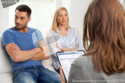 Image of couple with problem at family psychologist office