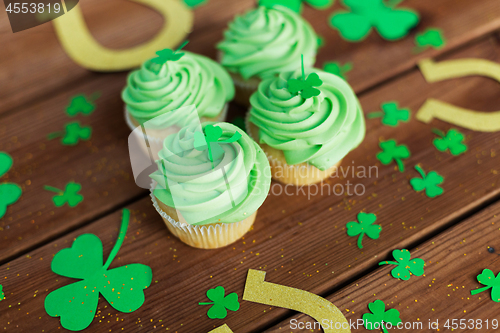 Image of green cupcakes, horseshoes and shamrock