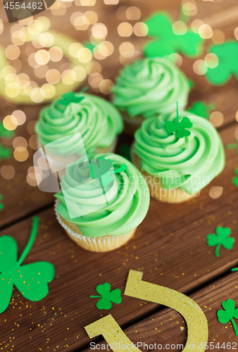 Image of green cupcakes, horseshoes and shamrock