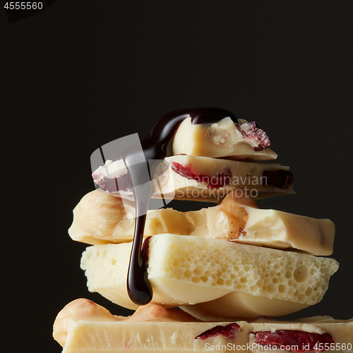 Image of syrop pouring onto a piece of chocolate