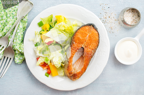 Image of salmon with salad