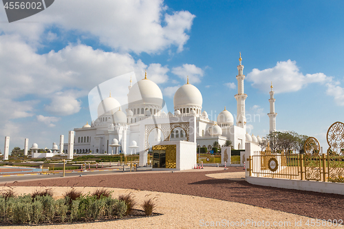 Image of Sheikh Zayed Grand Mosque, Abu Dhabi, United Arab Emirates.