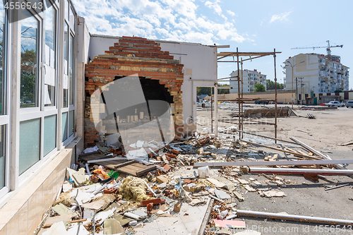 Image of Dismantling pavilions in the market, a half-disassembled furnace of a former cafe