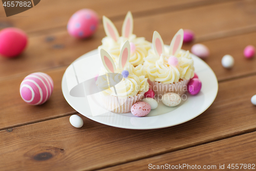 Image of cupcakes with easter eggs and candies on table