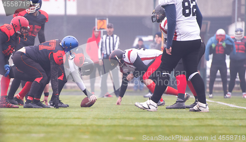 Image of professional american football players ready to start