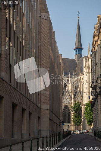 Image of narrow street to the cathedral in Brussels