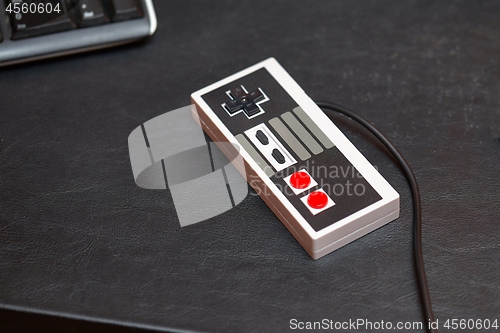 Image of Nintengo NES controller