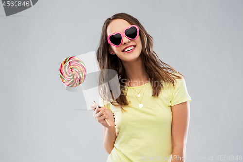 Image of teenage girl in sunglasses with lollipop