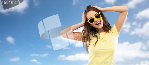Image of teenage girl in yellow sunglasses and t-shirt