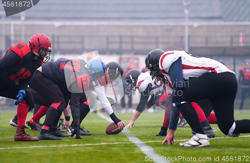 Image of professional american football players ready to start