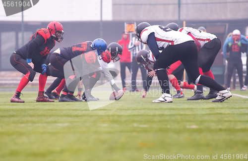 Image of professional american football players ready to start