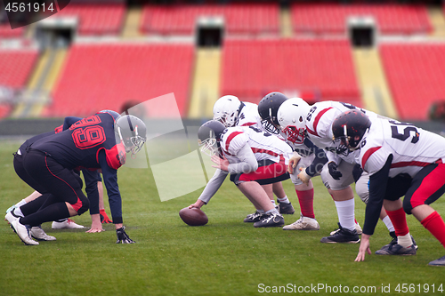 Image of professional american football players ready to start