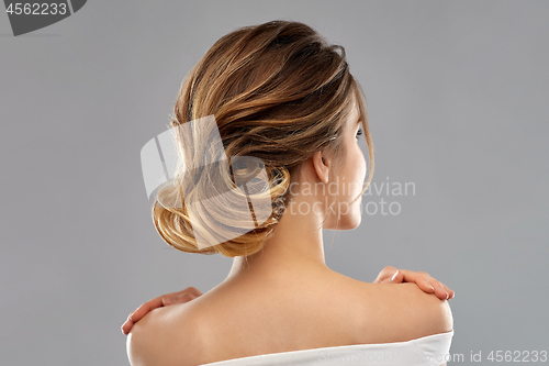 Image of young woman from back over grey background