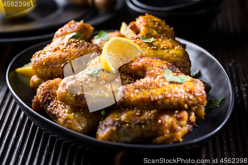 Image of Spicy chicken wings with garlic and lemon marinade