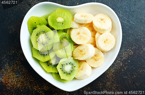 Image of banana and kiwi