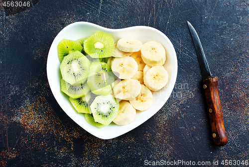 Image of banana and kiwi