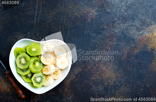 Image of banana and kiwi