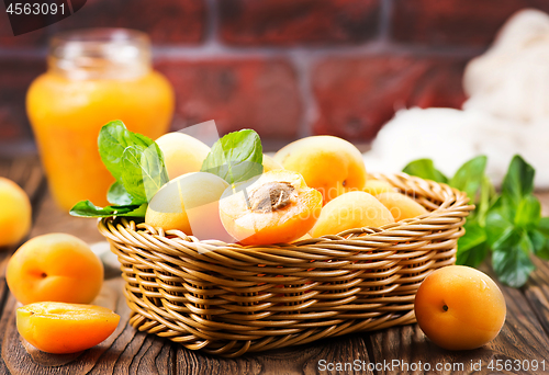 Image of fresh apricots