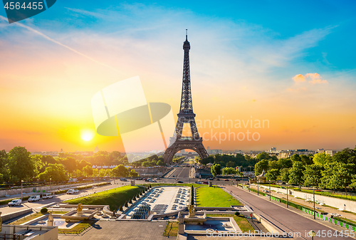 Image of Eiffel Tower and fountain