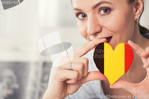 Image of Young woman with gingerbread heart cookies with flag