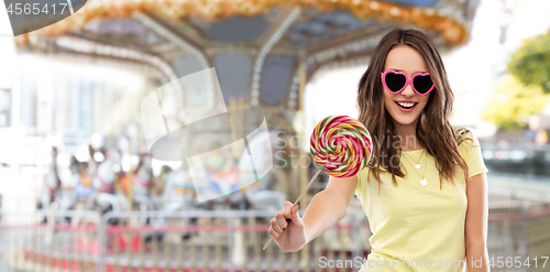 Image of teenage girl in sunglasses with lollipop