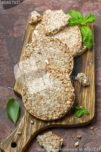 Image of Round whole grain cereal crispbreads.