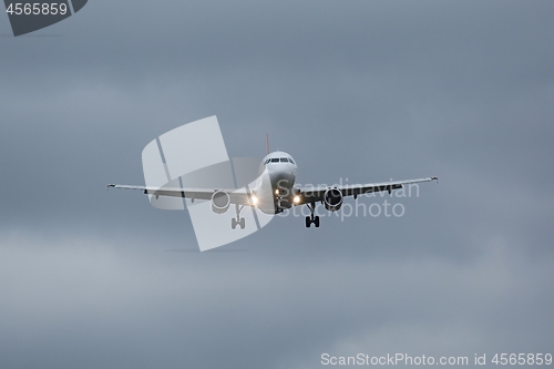 Image of Commercial Plane Landing