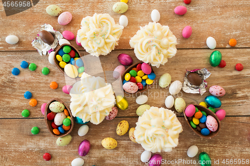 Image of cupcakes with chocolate eggs and candies on table