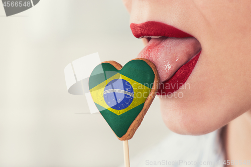 Image of Lips and cookie with flag