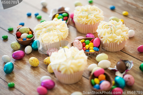 Image of cupcakes with easter eggs and candies on table