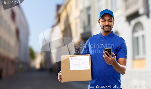 Image of delivery man with smartphone and parcel in city