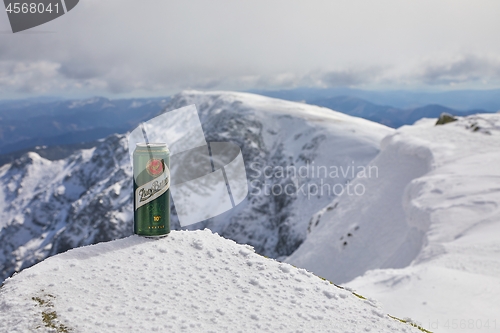 Image of A can of Zlaty Bazant beer on a mountain