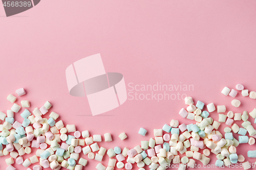 Image of mini marshmallows on pink background