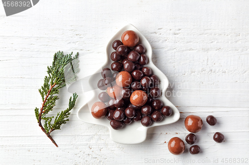 Image of berries covered with chocolate