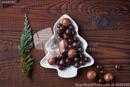 Image of berries covered with chocolate