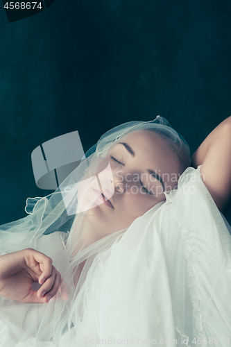 Image of Beautiful bride looking over her veil