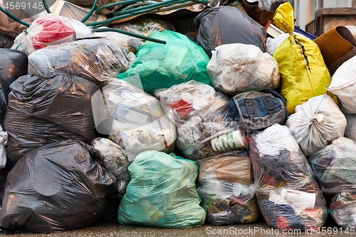 Image of Mountain of trash