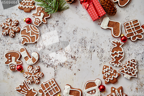 Image of Different shapes of Christmas gingerbread cookies assorted in circle