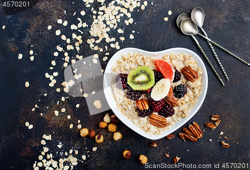 Image of porridge with berries