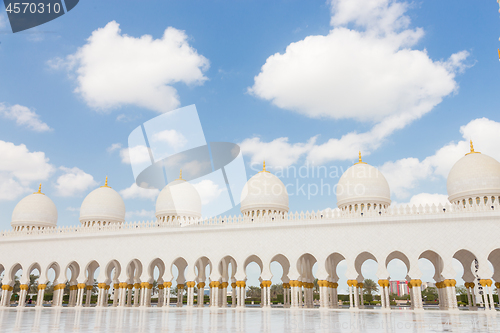 Image of Sheikh Zayed Grand Mosque in Abu Dhabi, the capital city of United Arab Emirates