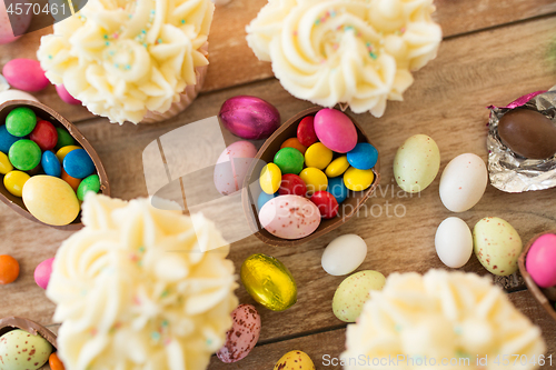 Image of cupcakes with chocolate eggs and candies on table