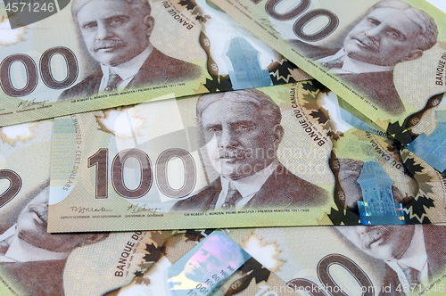 Image of 100 Canadian dollar banknotes.