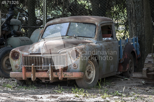 Image of Old, rusted, abandoned car.