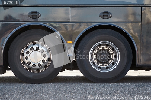 Image of Wheels of a tour bus